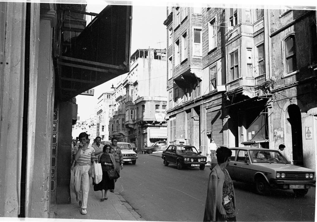 Beyoğlu'nun ismindeki "Bey" ve "Oğlu" Kim? 4